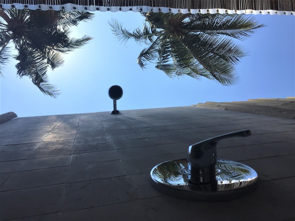Gili Tenda Resort