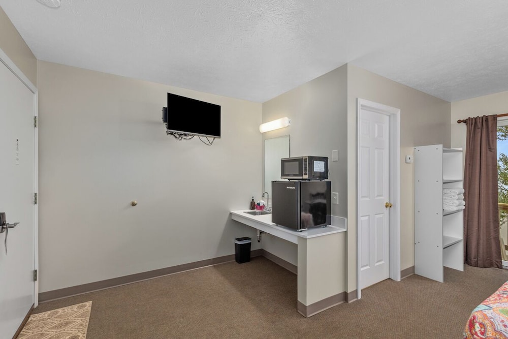 The Lakeview Motel