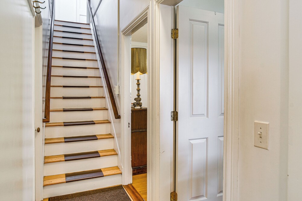Steps to Inkwell Beach: Victorian Home!