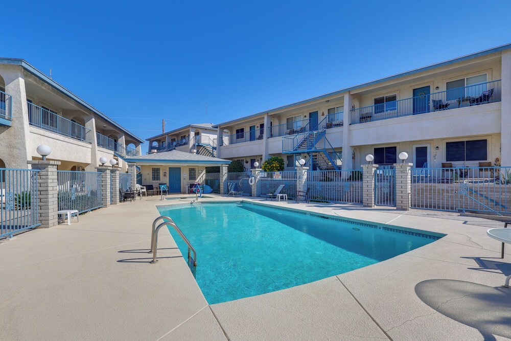 Pool Access & Mtn Views: Lake Havasu City Condo!