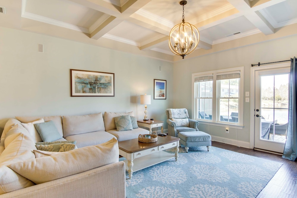 Shuttle to Beach: Ocean View Home w/ Patio