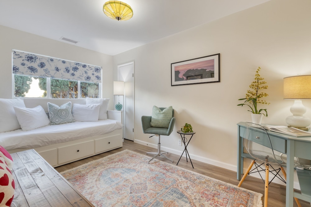 Hummingbird Haven by Avantstay Dog-friendly Near the Beach Huge Yard Hot Tub
