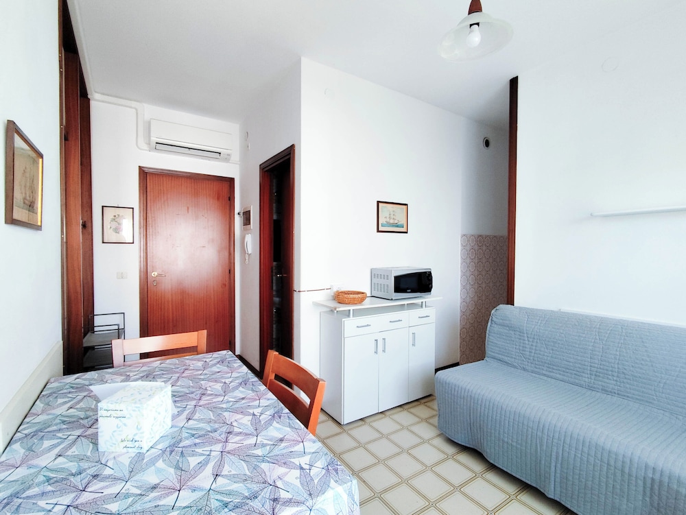 Comfy Flat With Pool and Balcony