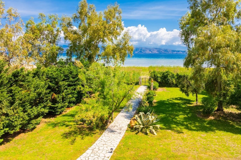 Ormos Beach House in Apraos