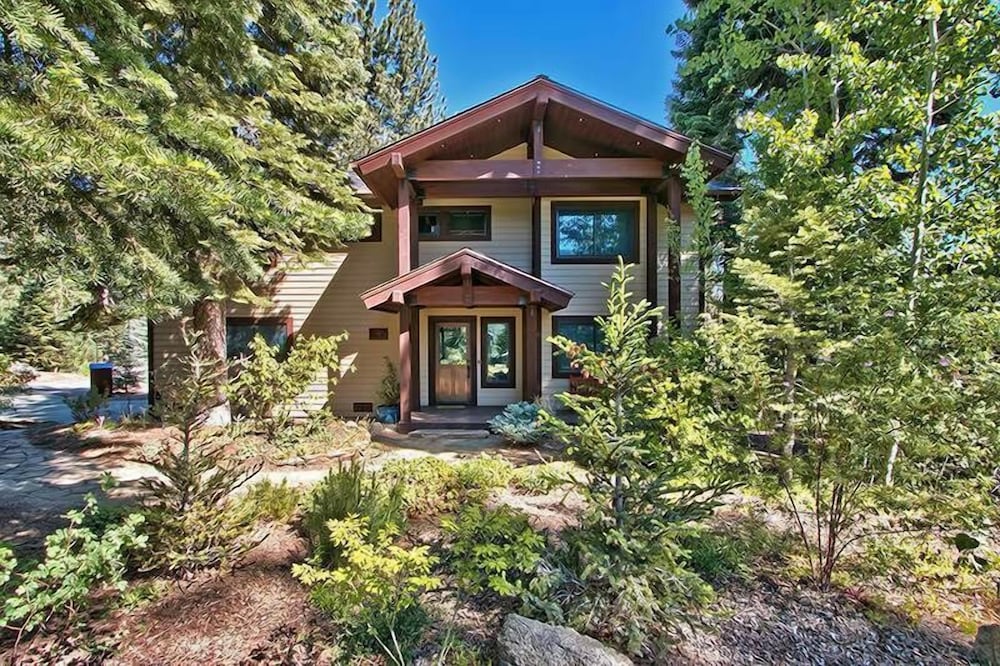 Lake Tahoe Vacations - Wilderness Lodge - 5 Br Home - Property Image 4