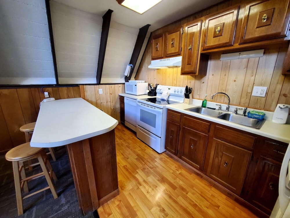 Mountain Getaway - Hidden Creek Chalet
