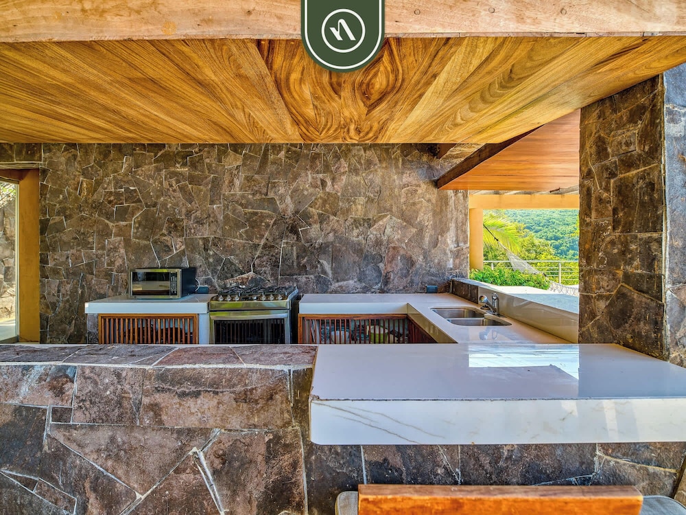 Luxury Oceanfront Villa - Private Beach - Pool