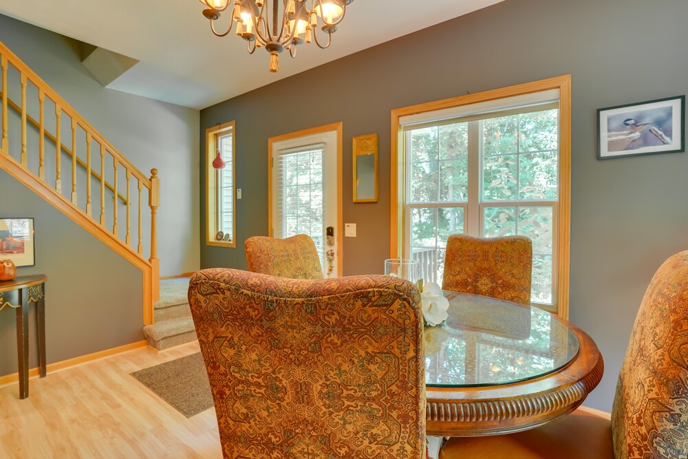 Lake Minnetonka Area Townhome < 1 Mi to Boat Ramp! view 4