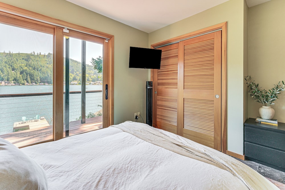 Modern Summit Lake Escape - Spacious Deck w/ View!