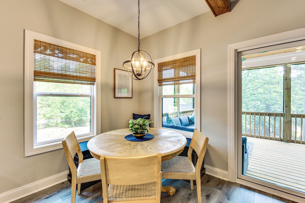 Boat Dock + Lake Hartwell Access: Family Getaway!
