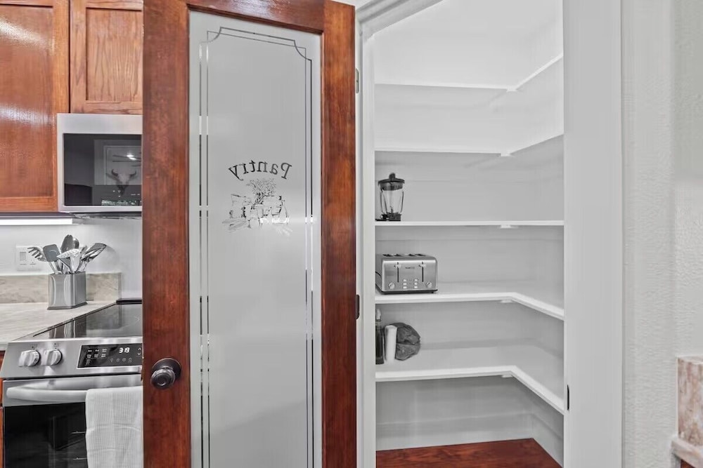 7 min to Stockyards- Cozy & Stylish Home