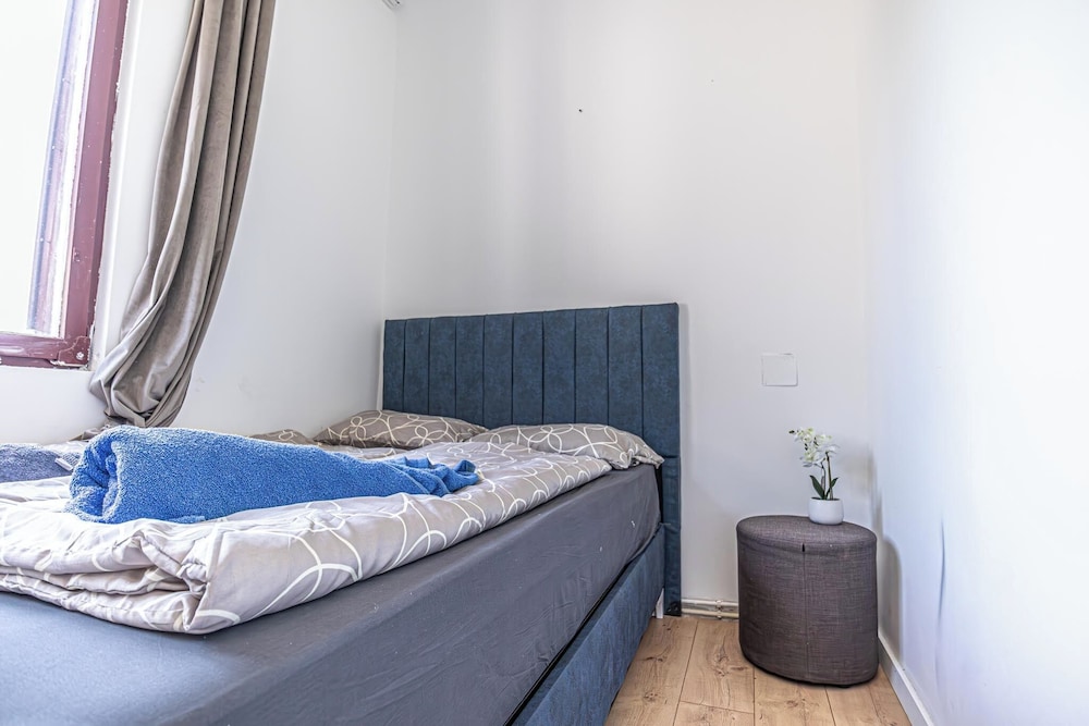 Cozy House Terrace &Garden Sleeps 34