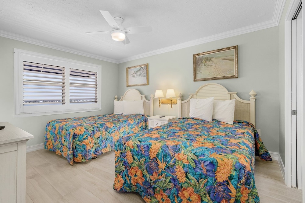 Beach Villas 706 Top-floor Condo W/ Gulf Views, Pool 2 Bedroom Condo
