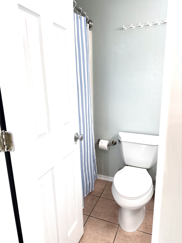 Island Cottage 1 Bedroom Townhouse by RedAwning view 4