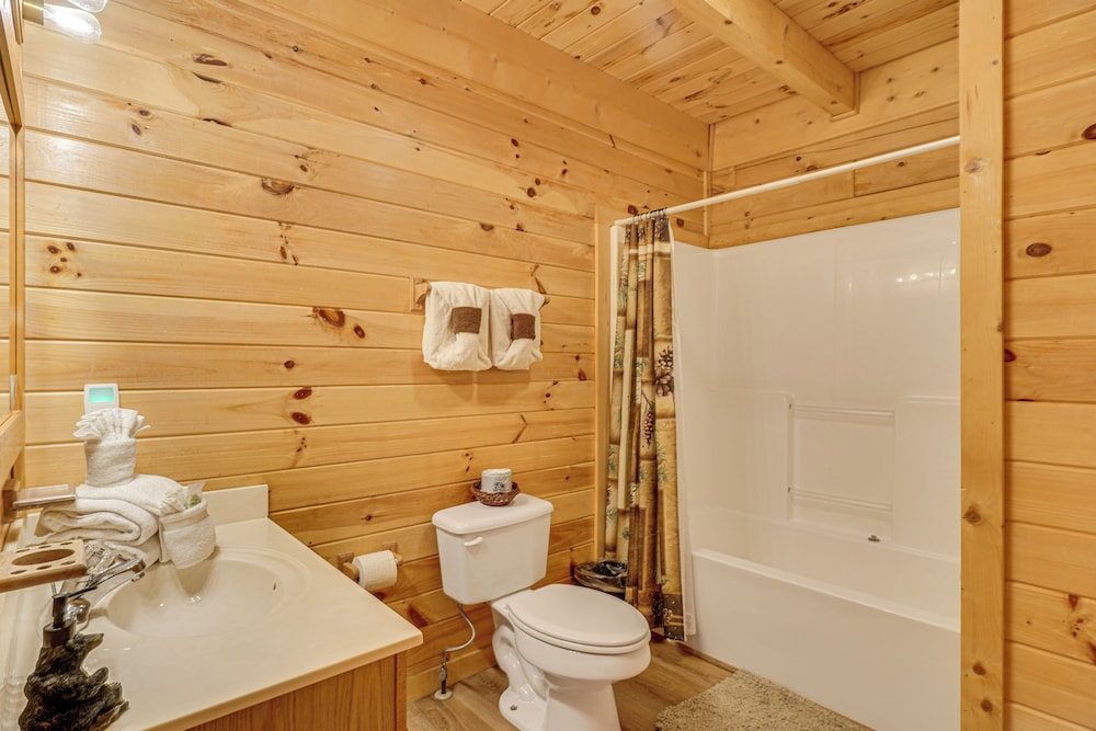 Private Hot Tub: Lake Resort Cabin in Sevierville!