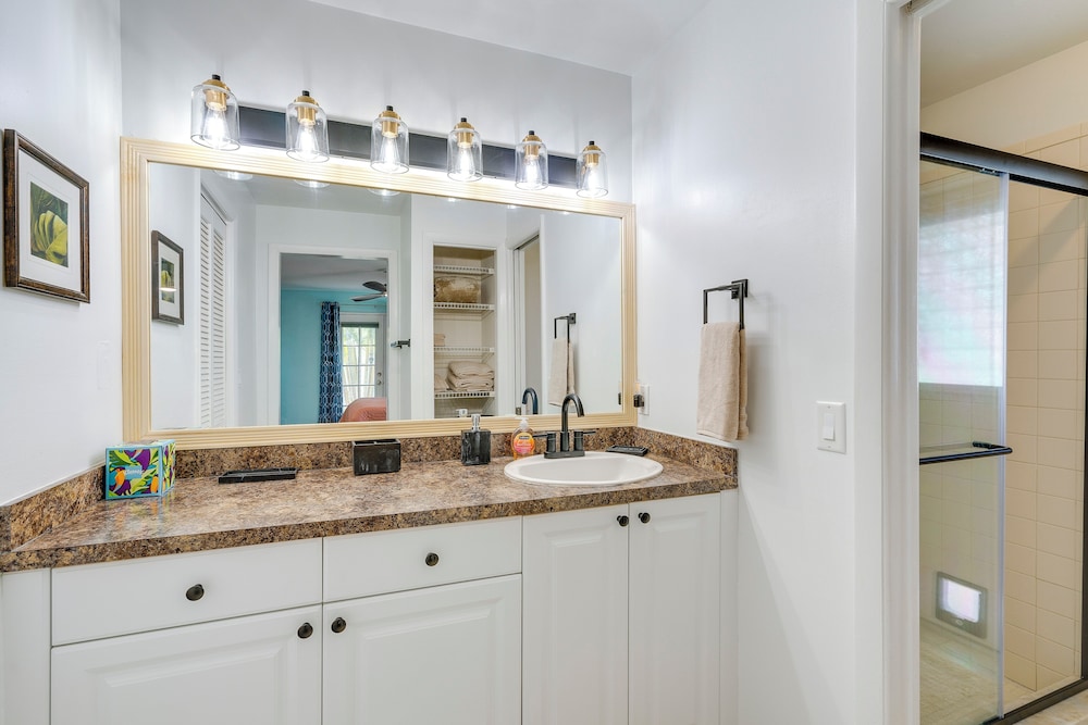 Canal-front Gem w/ Hot Tub, Foosball in Cape Coral