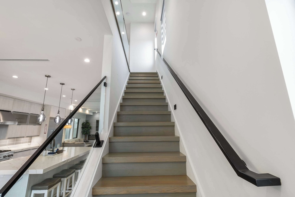 @ Marbella Lane - Luxi 4BR Haven w/ Skyscape Views