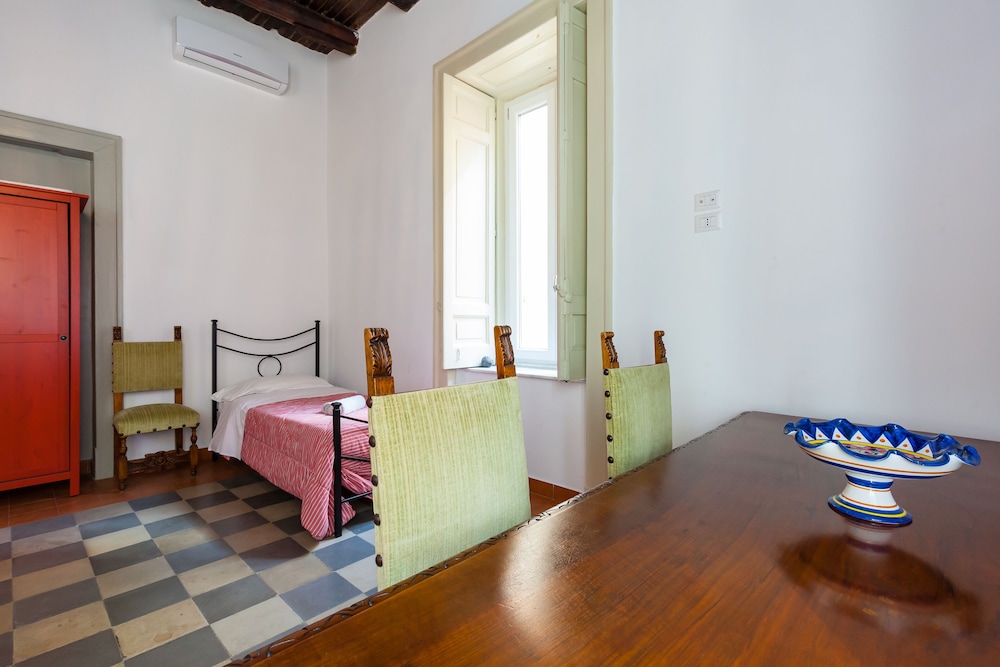 Don Pedro Rooms Vicerè di Toledo in the city center
