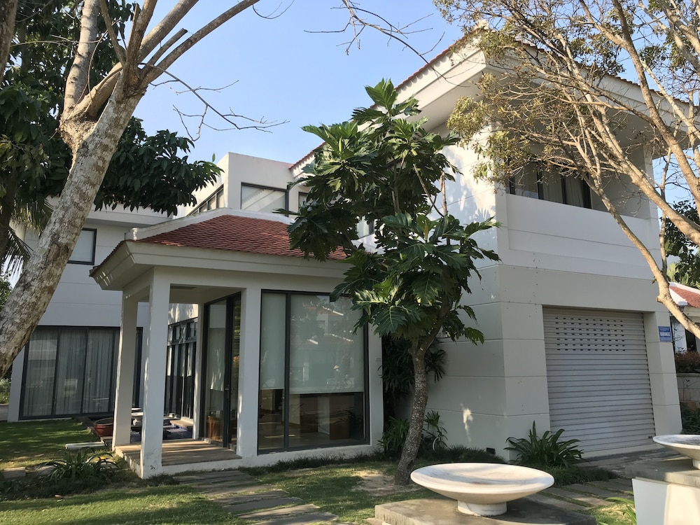 Ocean Resort 4 Bedrooms Danang Living