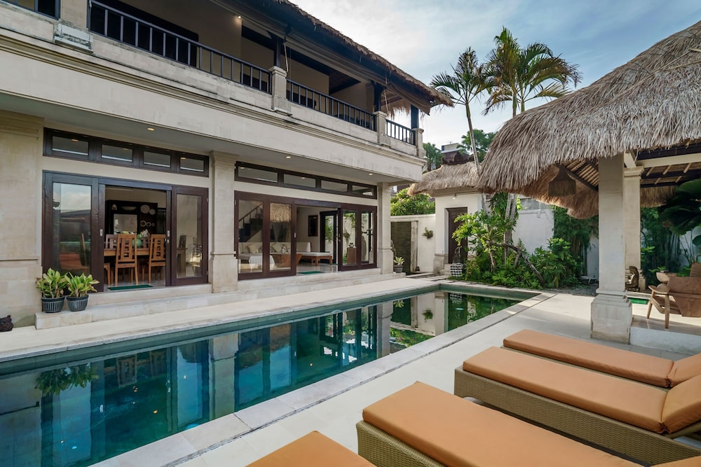 Villa Gading by Alfred in Bali - Stunning 4BD Villa in the Heart of Seminyak Beach