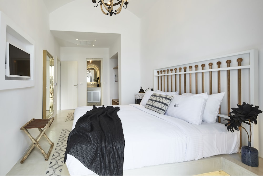 White and Co. La Torre Suites