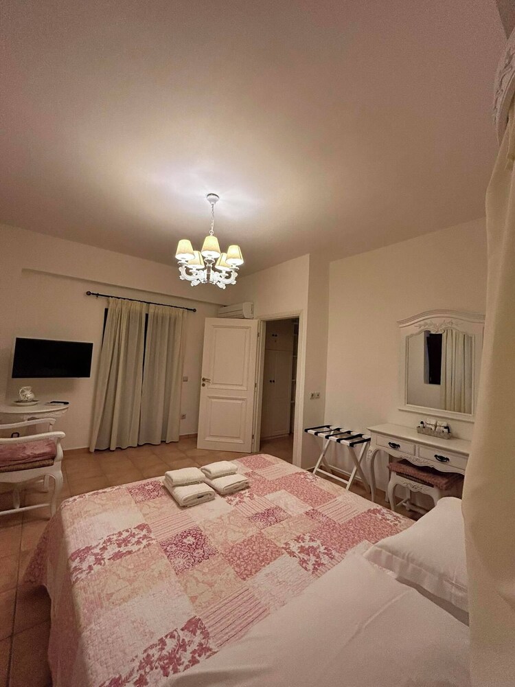 FOCALION CASTLE LUXURY SUITES view 5