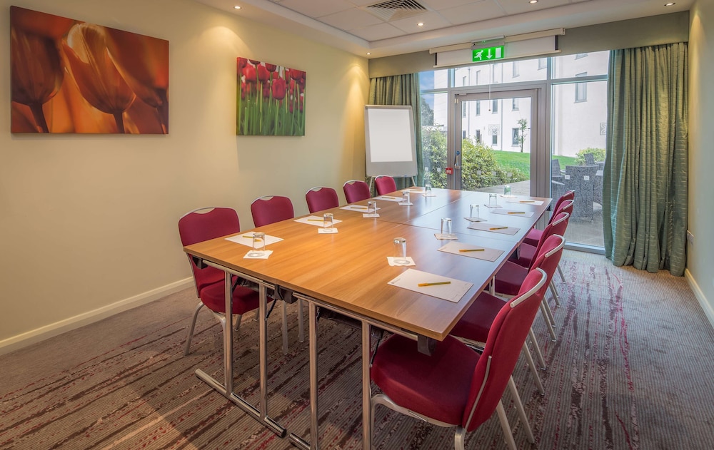 Luton Vacations - Hilton Garden Inn Luton North, United Kingdom - Property Image 36
