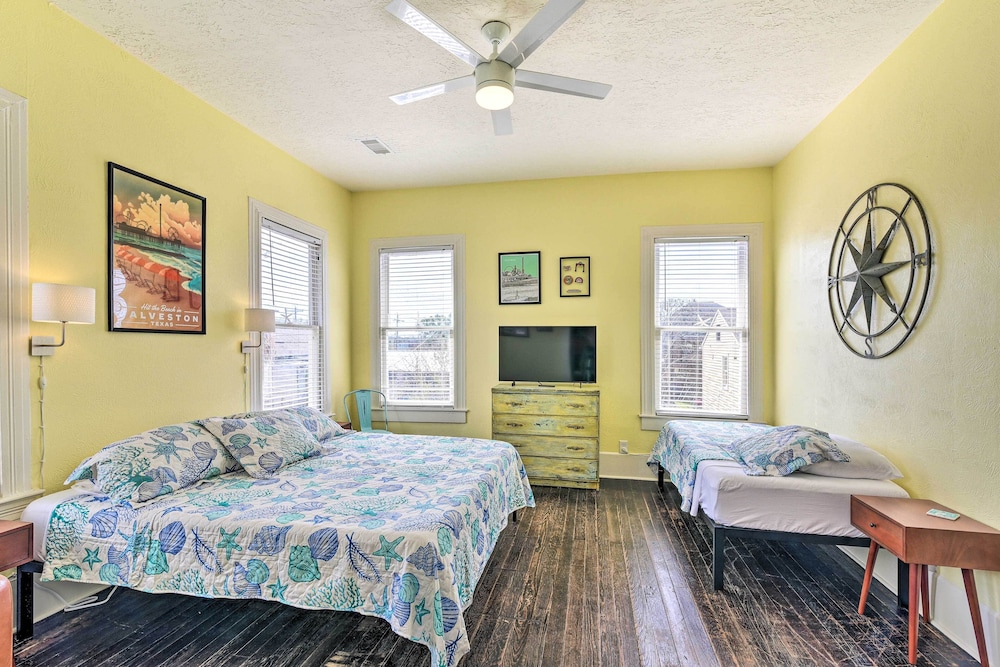 Historic Galveston Hideaway, Walk to the Beach!