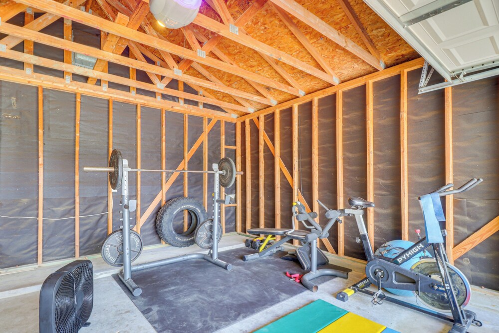 17 Mi to Dtwn Austin: Family Home w/ Patio!