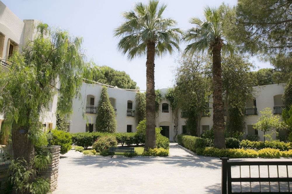 Bodrum Sea Side Beach Club Otel - Image 22