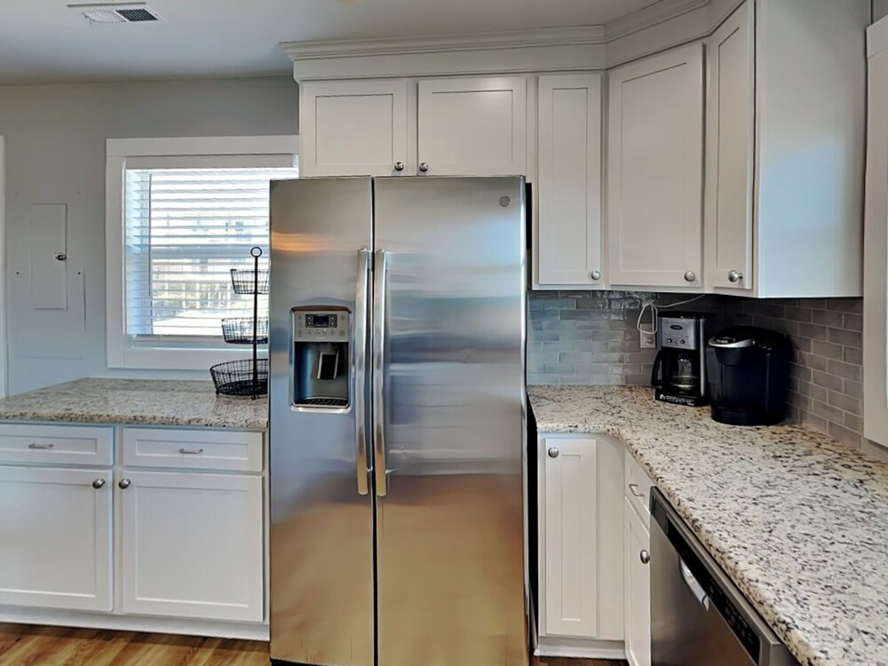 Sea Paradise Cottage by Topsail Realty