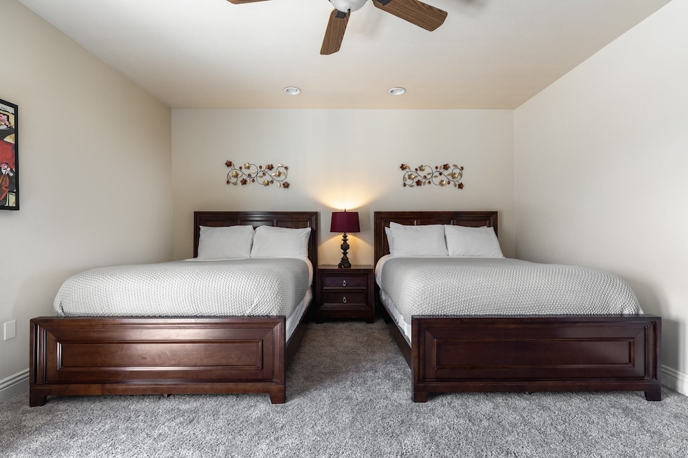 Wilson Creek Manor By Avantstay Sleeps 10! Amazing Estate w/ Pool & Game Room view 5