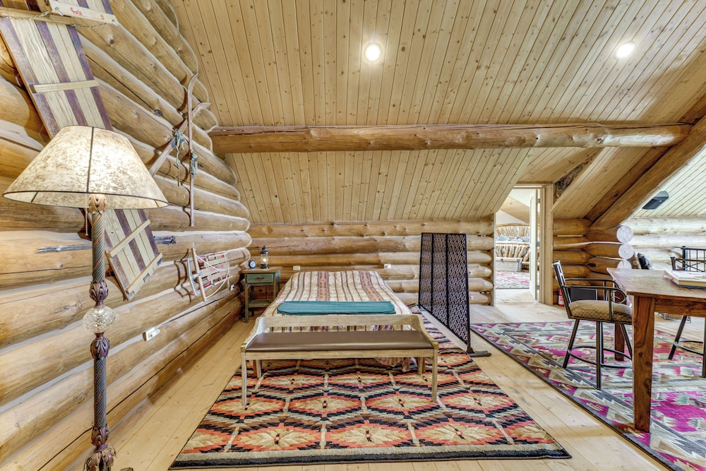 Secluded Angel Fire Retreat: Deck + Stunning View!