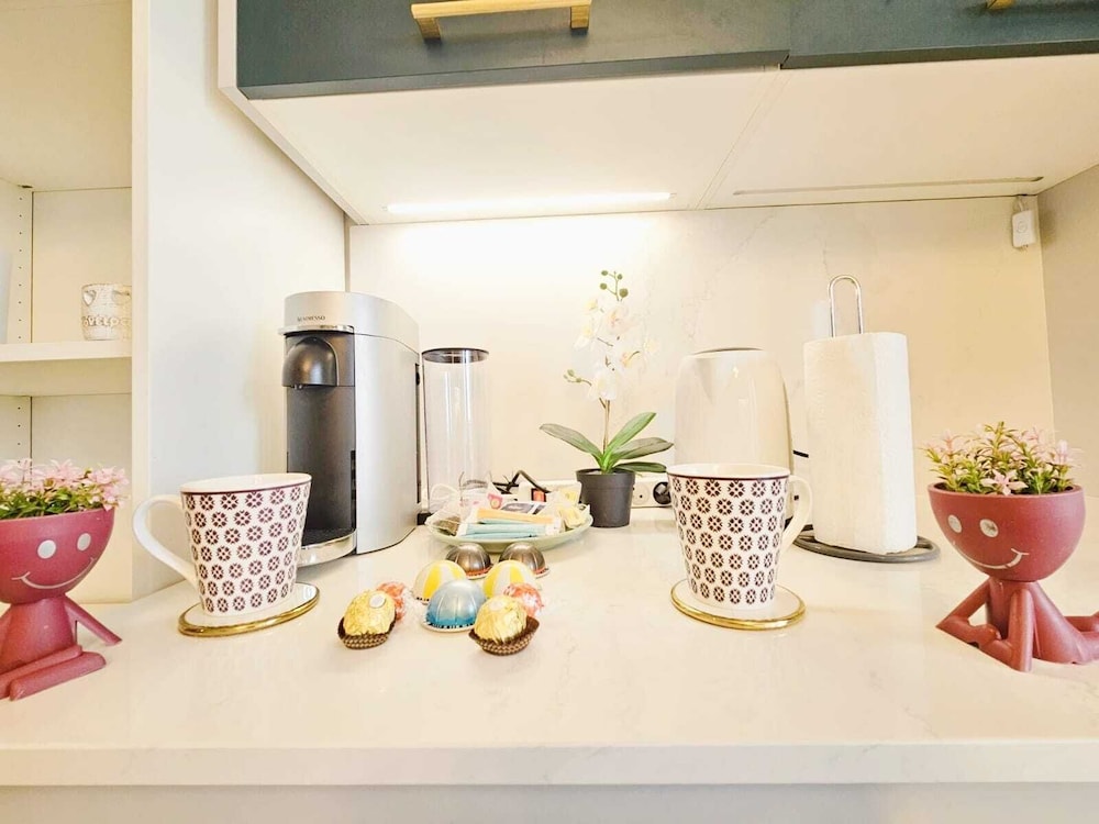 Central 2BR Flat w terrace&parking