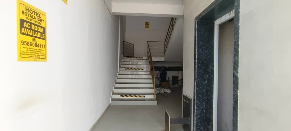 Royal Night Guesthouse - Daman