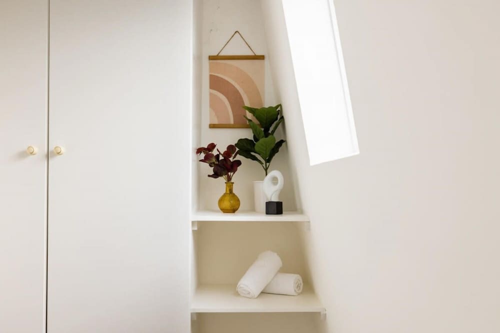 Stylish 2 Bedroom Apartment - Shepherd s Bush
