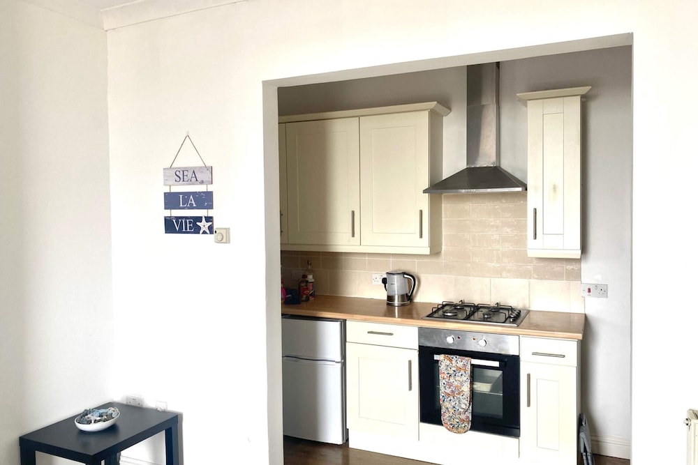 Beachfront Bolthole With Seaview in Idyllic Hythe view 3