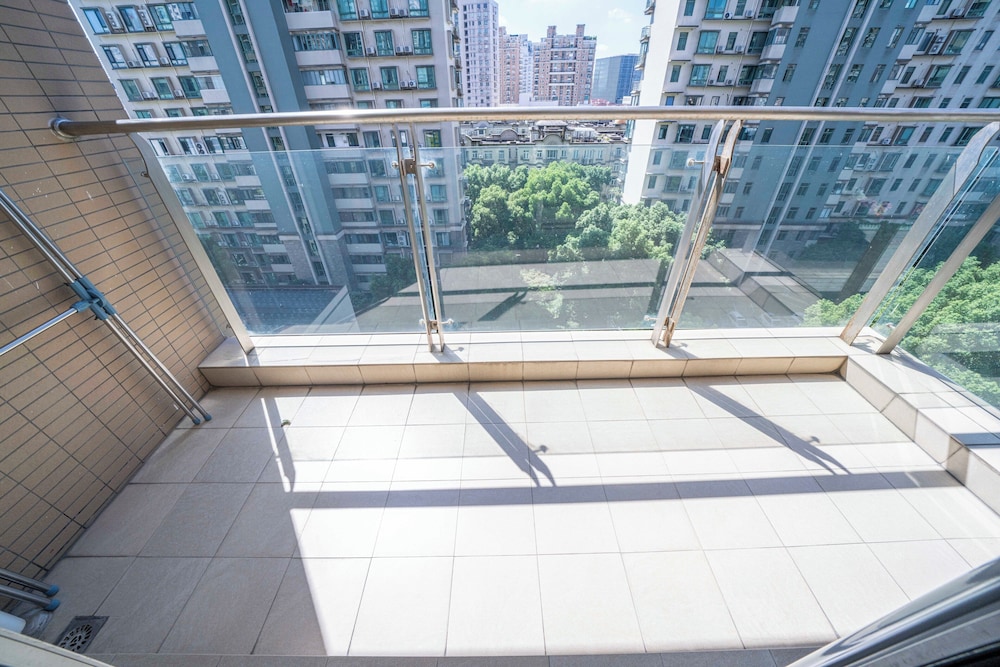 Tyms 1BR 1BA Apt Xujiahui Metro