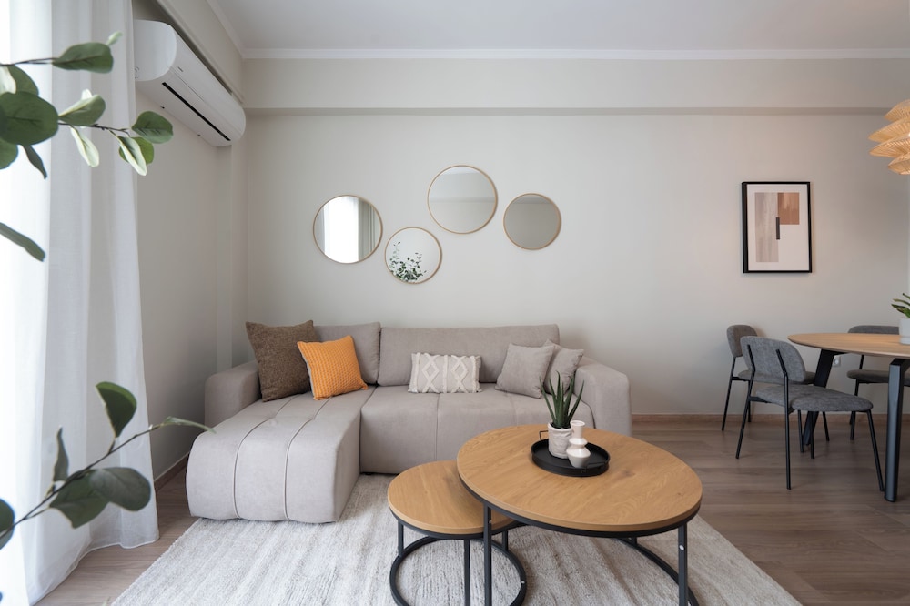 Classic Apartment in Piraeus, walk to Zeas Marina