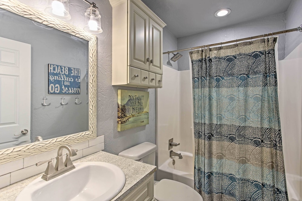 Walk to Lake Texoma! Modern Retreat w/ Game Room