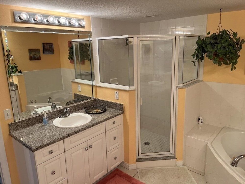Kid Friendly Condo With Pool, Basketball, Bocce, Hot Tub, And More! 3 Bedroom Condo