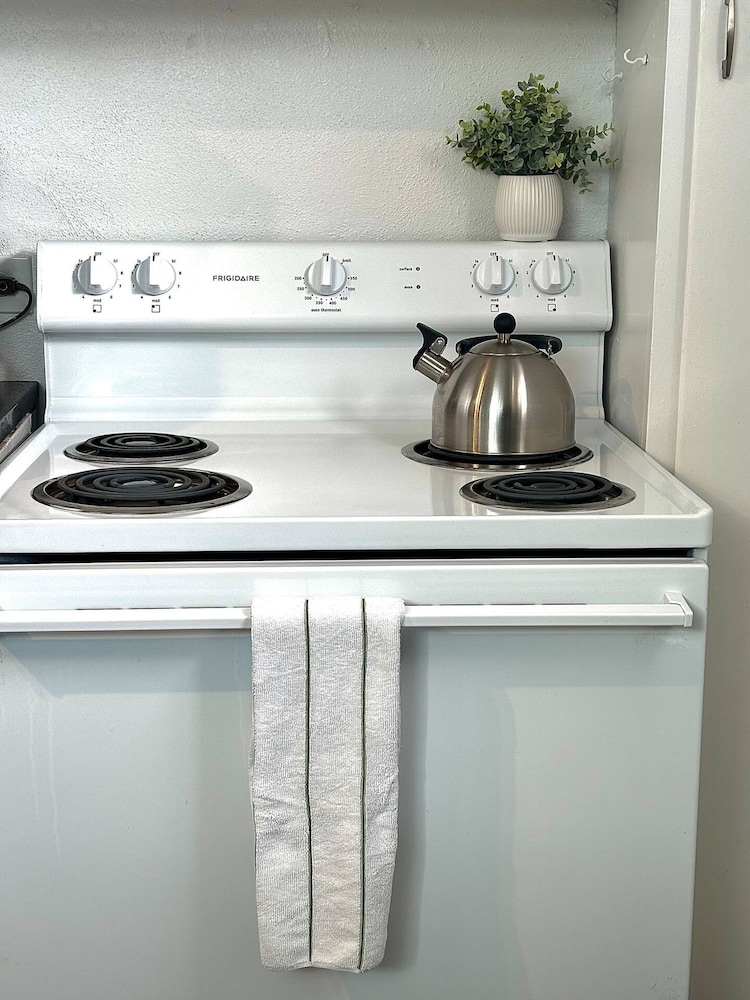 Storybook Flat Cozy 2BR Near Wash Park DU