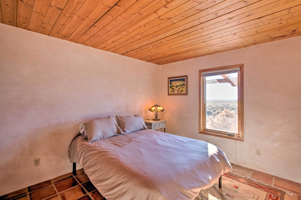 Southwest Home w/ 360-degree Mtn View, Ski Nearby! view 4