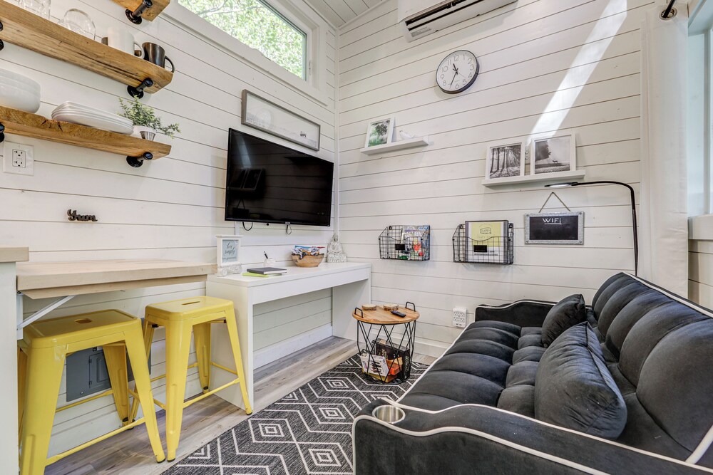 Blue Ridge Mountain Tiny Home: Escape to Nature!