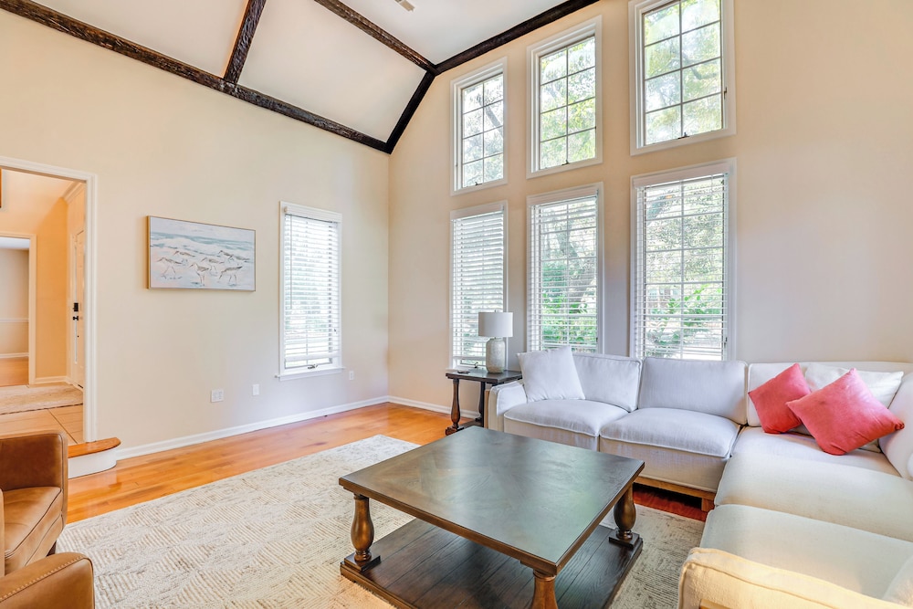 Pets Welcome, Golf Course View: Legend Oaks Home!