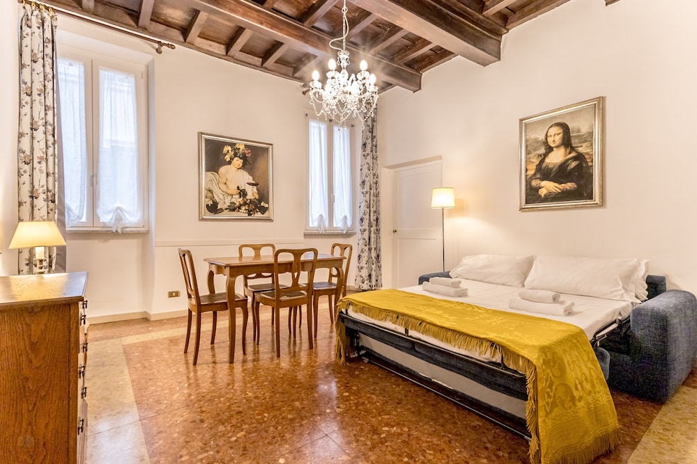 Casa Iside in Rome With 1 Bedrooms and 1 Bathrooms