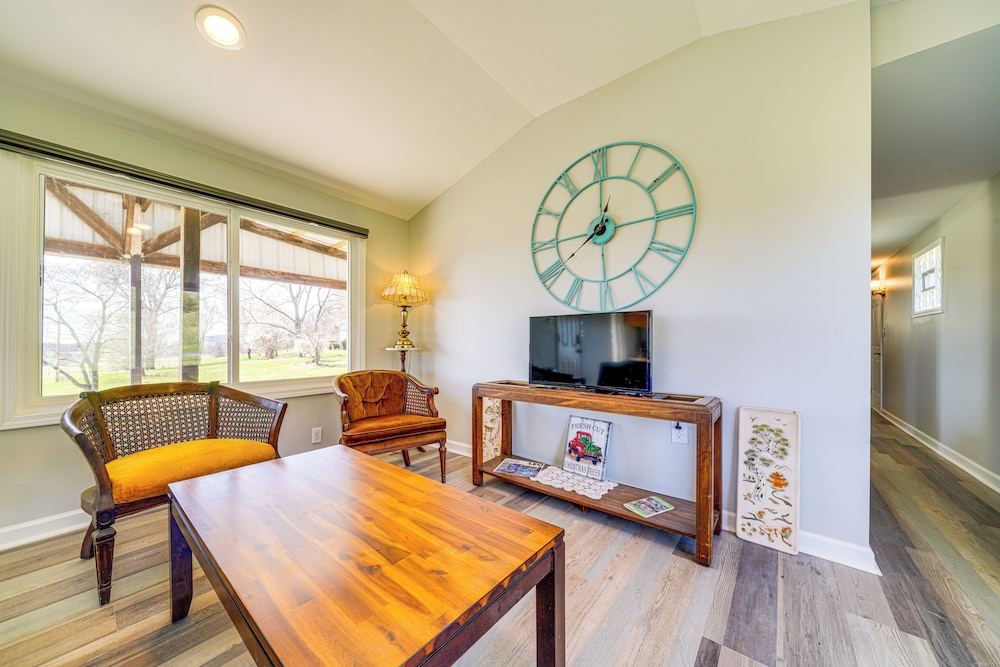 3 Mi to Caesars Casino: Indiana Retreat w/ Patio!