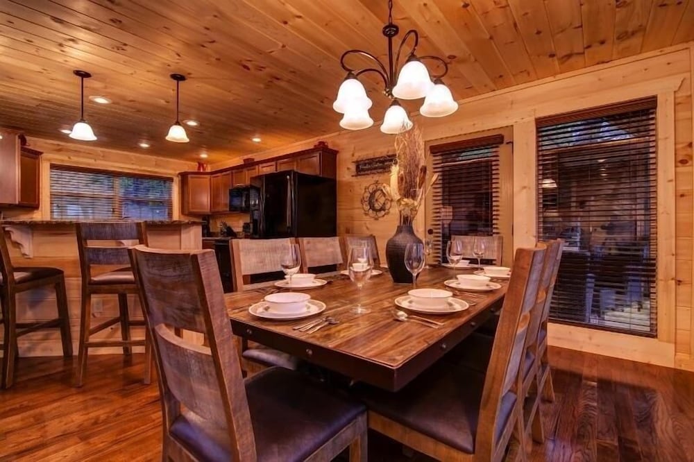 Lazy Bear Lodge - 4 Bedrooms, 4 Baths, Sleeps 14 Home by RedAwning