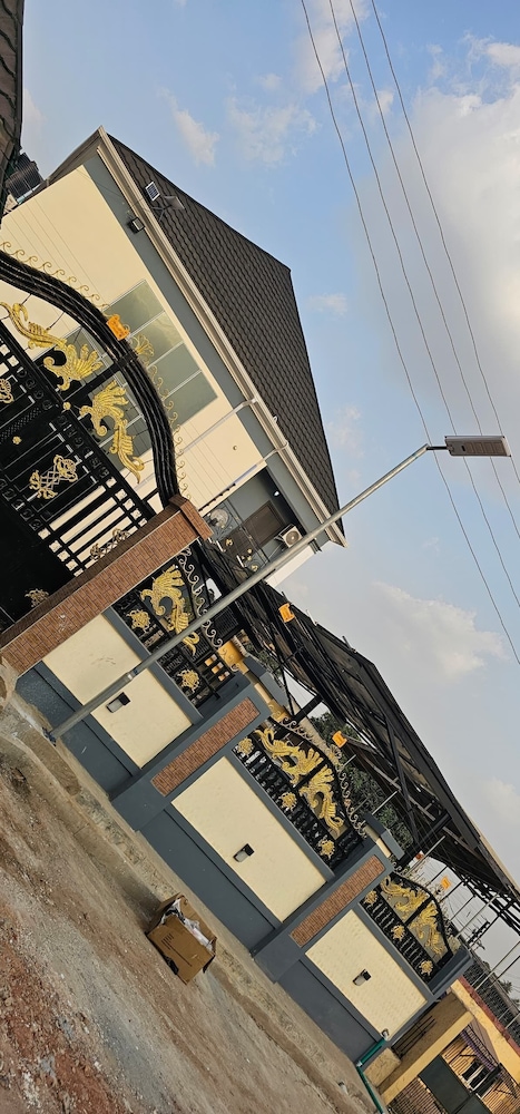 TM Luxe Stays Apartment