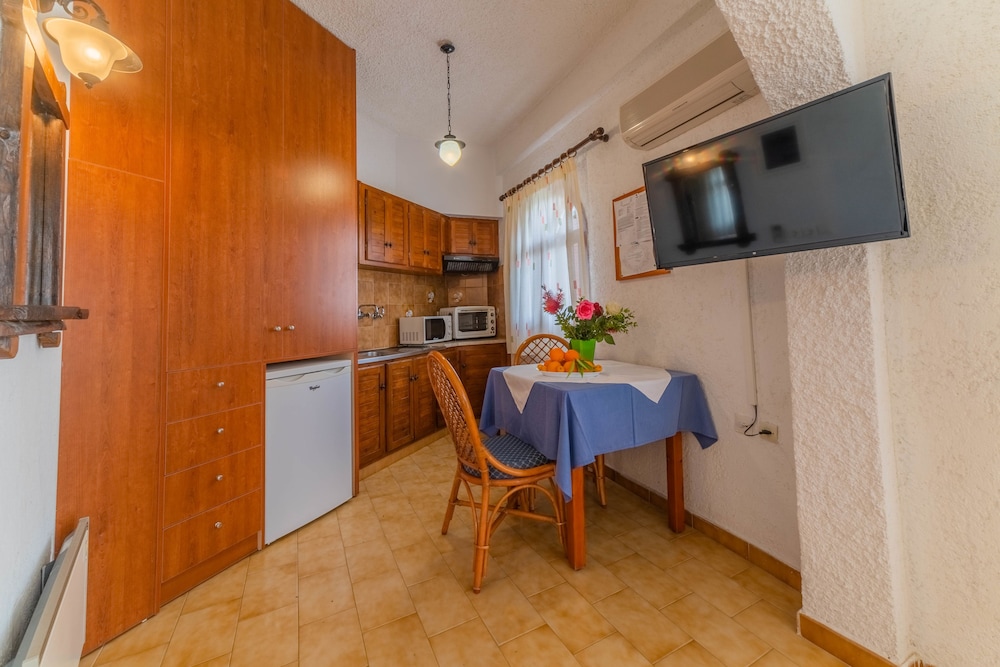 Kastro Studios Apartments photo 5